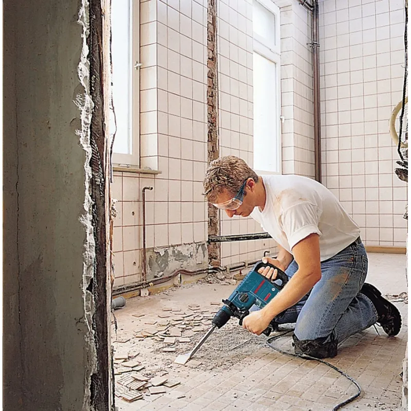 Marteau de démolition 650W Bosch SDS plus GSH3E Professional  2,6 Joules 2 Burins Tension 230V Coffret de transport.